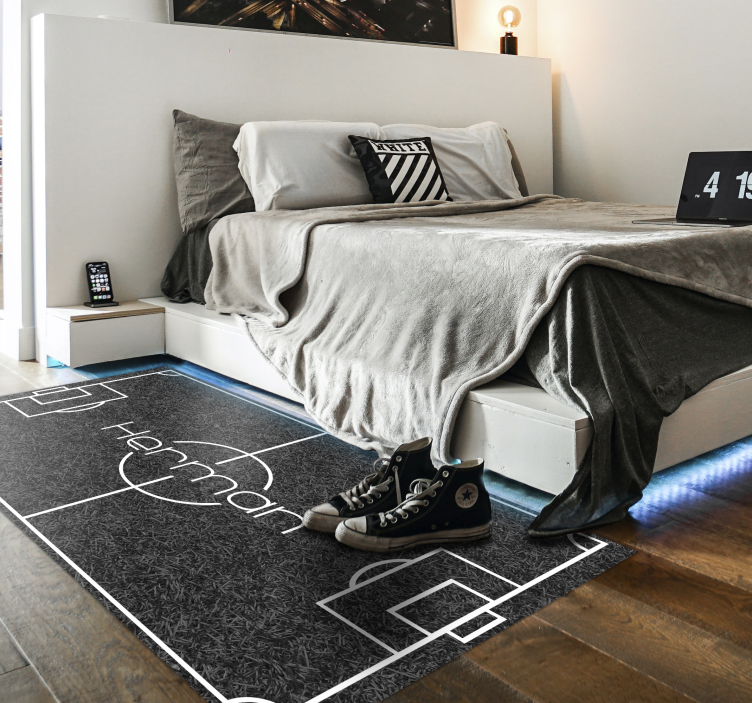Football pitch with name game vinyl rug - TenStickers