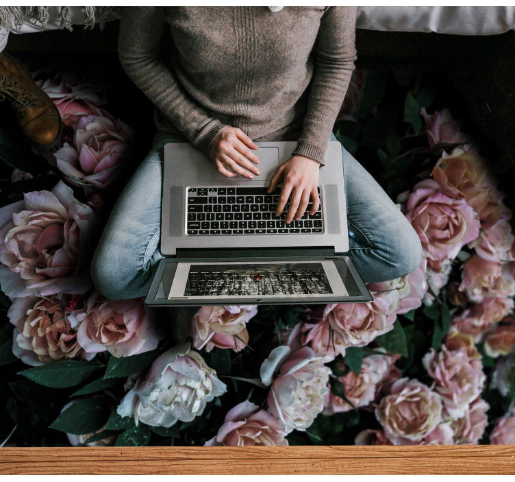 Graceful Bloom Arrangement floral vinyl rug - TenStickers